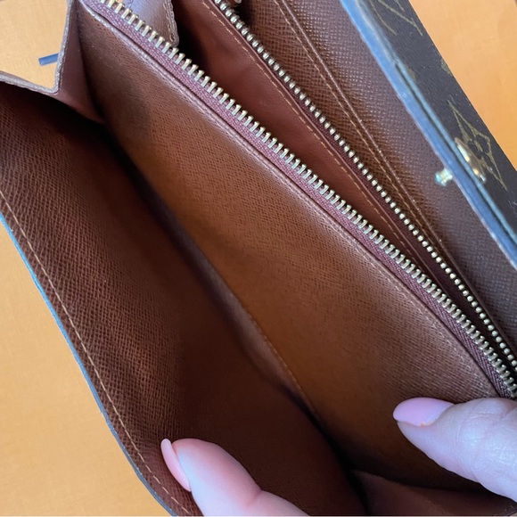 Louis Vuitton Monogram Sara Long Wallet - Picture 16 of 16